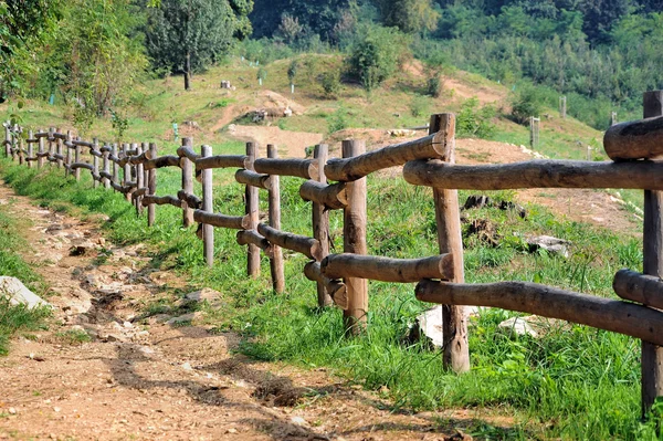 Recinzioni in castagno e granito locale ticinese