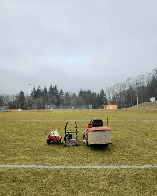 Arieggiatura e rigenerazione tappeto erboso